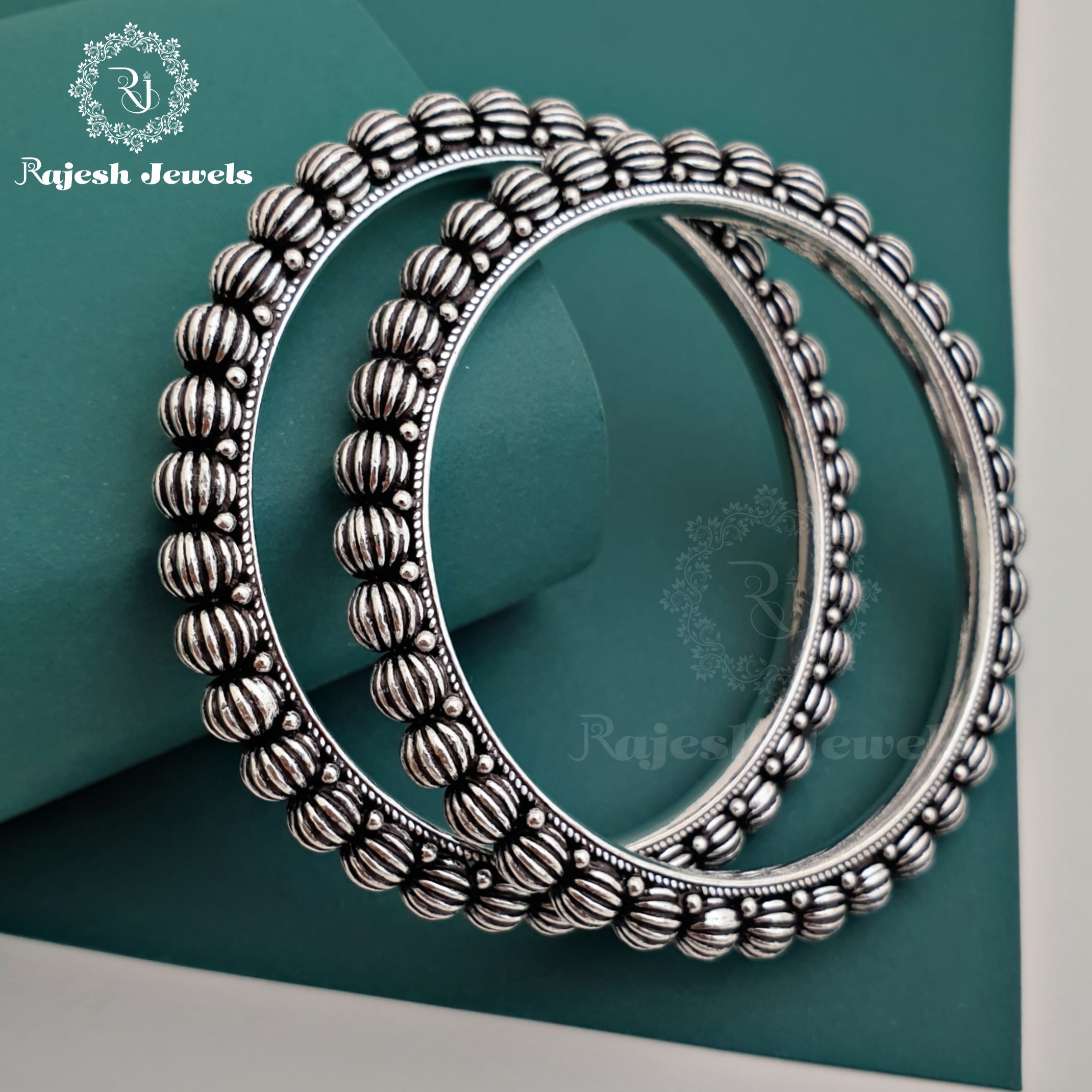 Amazing Artistic Bangle