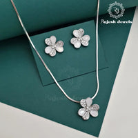 Stylish Flower Design Pendant Set