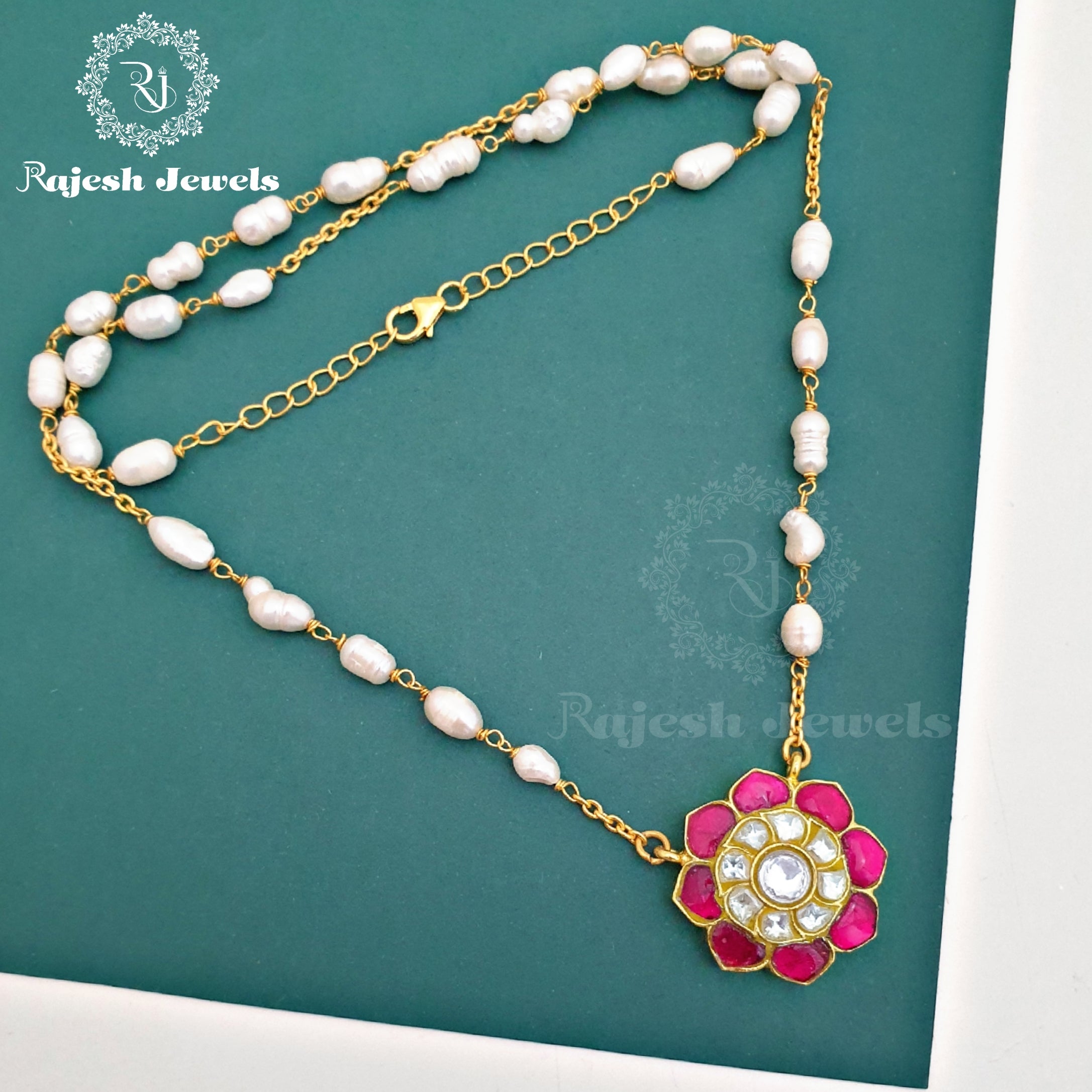 Pleasing Floral Kundan Neckpiece