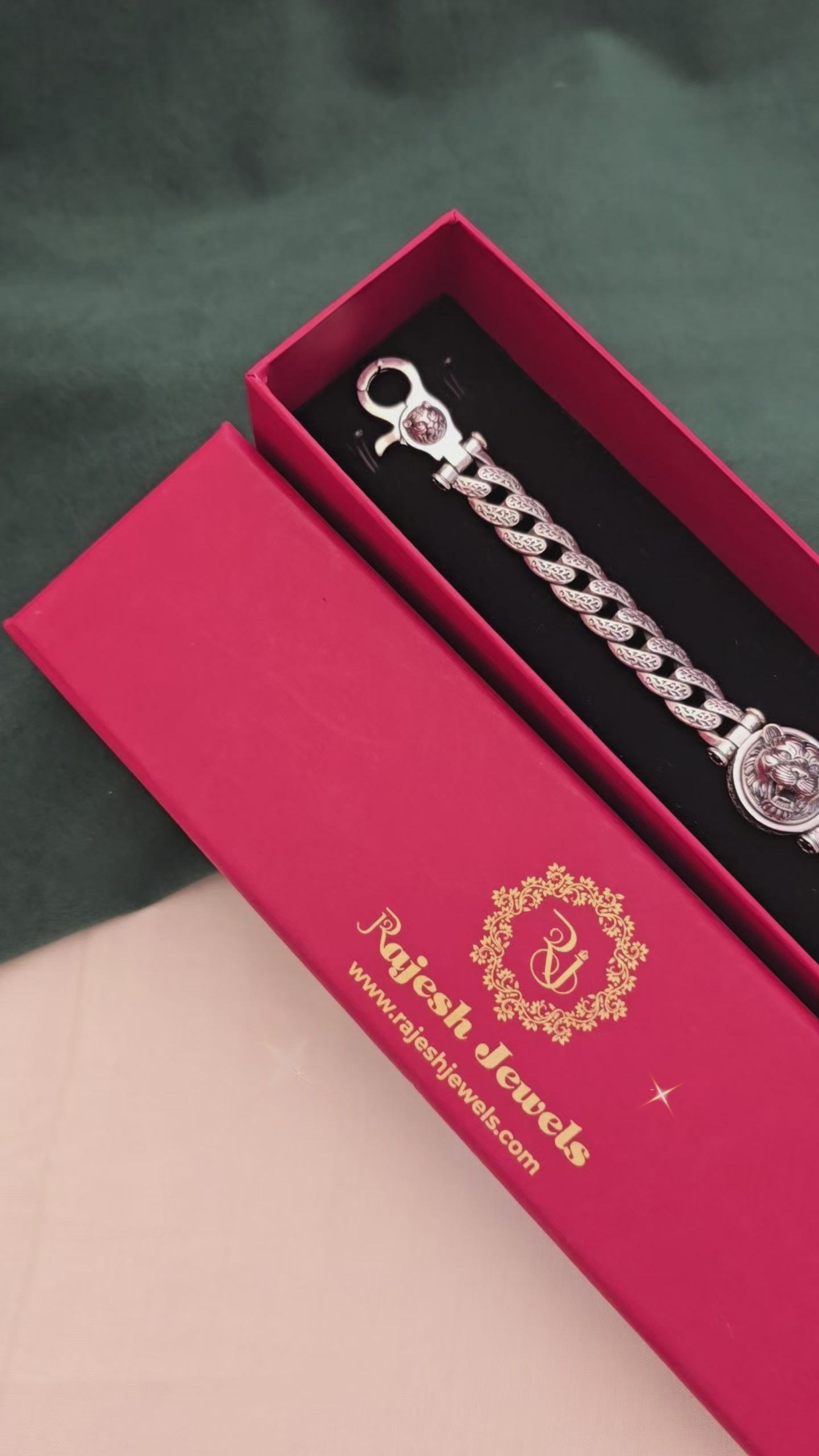 Load video: Exceptional Spinning Tiger Men's Bracelet