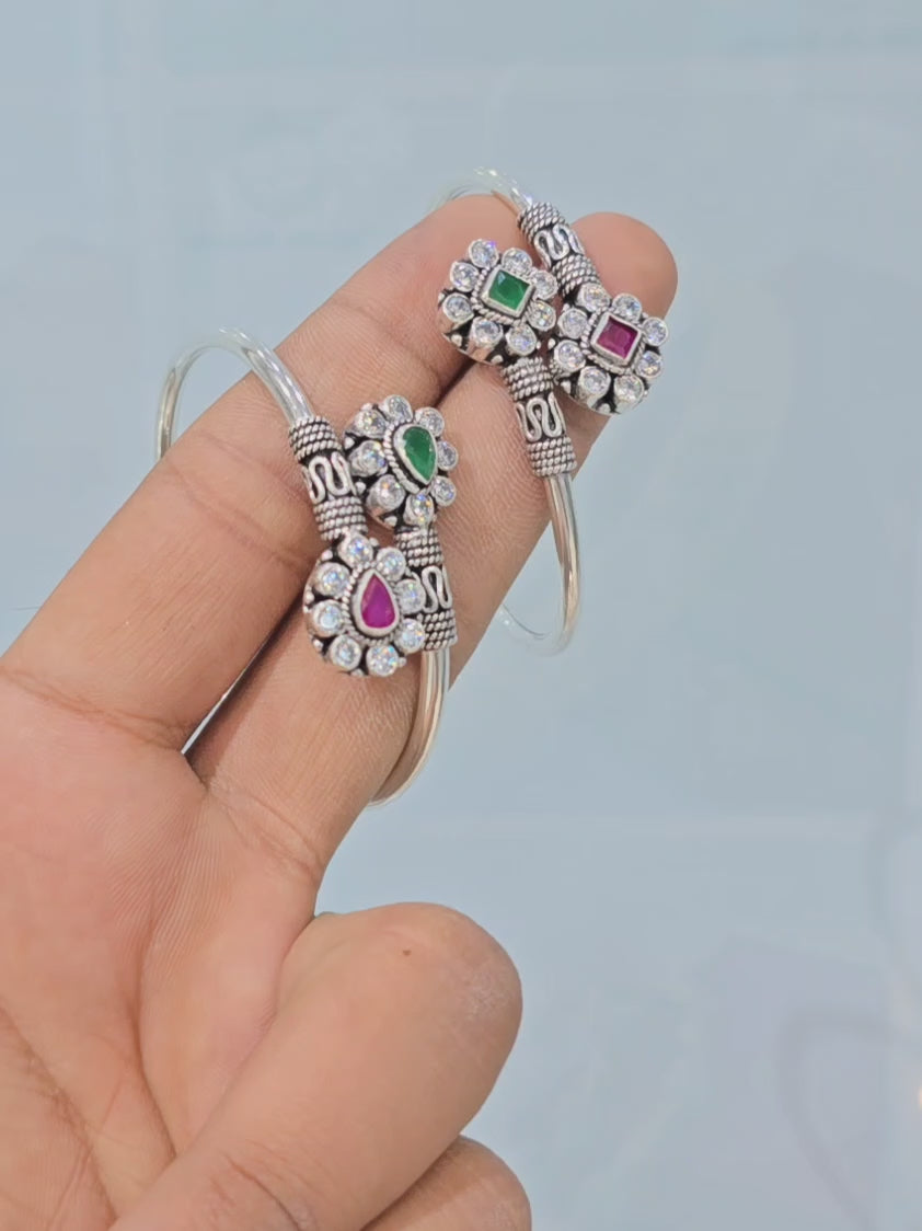 Load video: Mesmerizing Cutstone Hand Kada