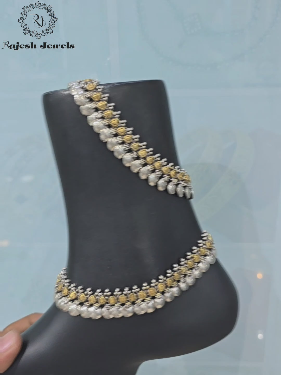 Load video: Mirror View Dual Tone Bridal Anklet