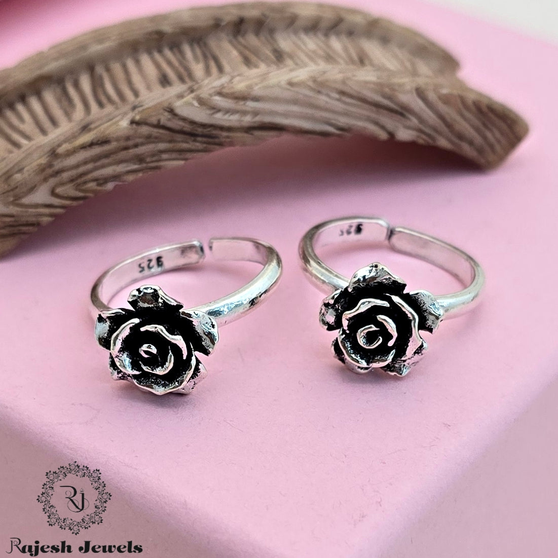 Fabulant Antique Finish Silver Toering