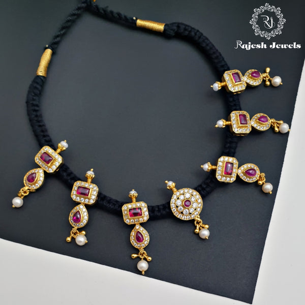 Amazing Kemp Black Theard Neckpiece