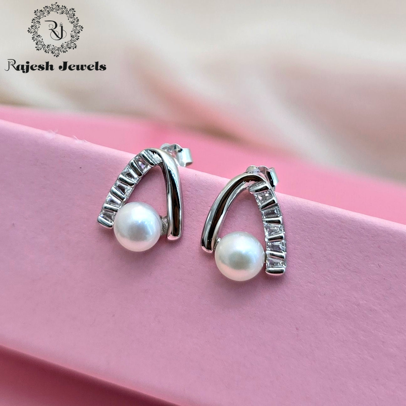 Exceptional Cz Pearl Stud Earring