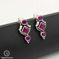 Pleasing Cutstone Stud Earrings