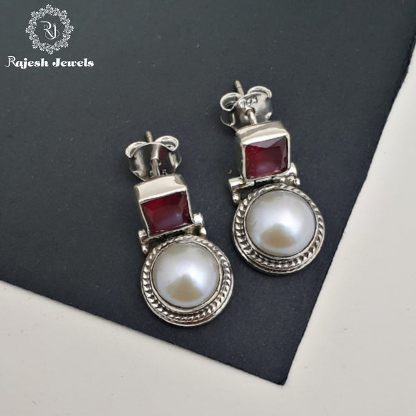 Lavish Pearl Cutstone Earring