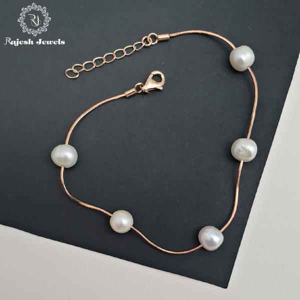 Eye Catchy Pearl Bracelet