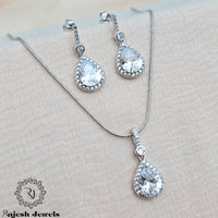 Halo Teardrop Pendent Set