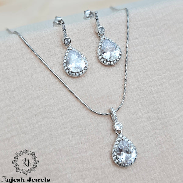 Halo Teardrop Pendent Set