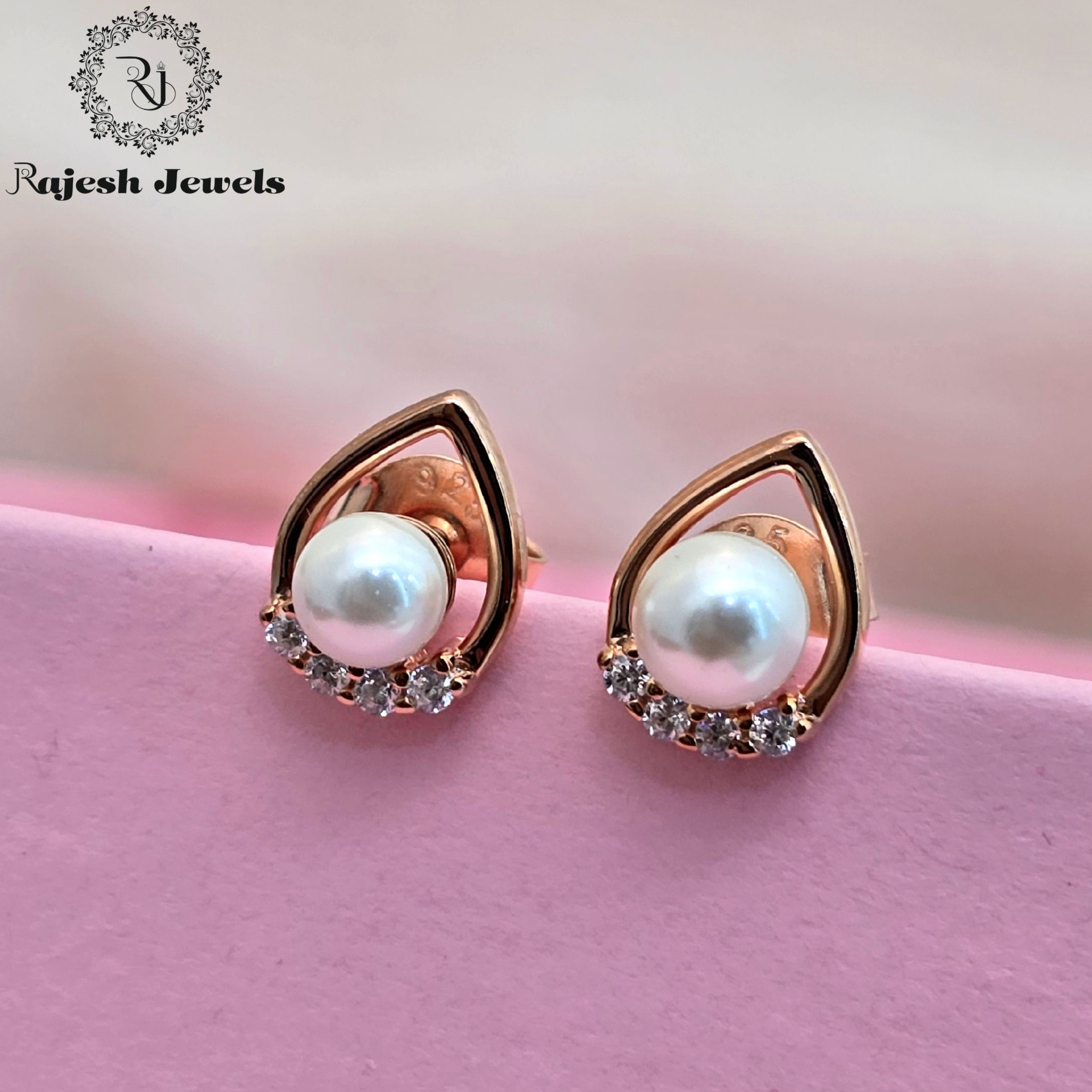 Beautiful Pearl Cz Stud Earring