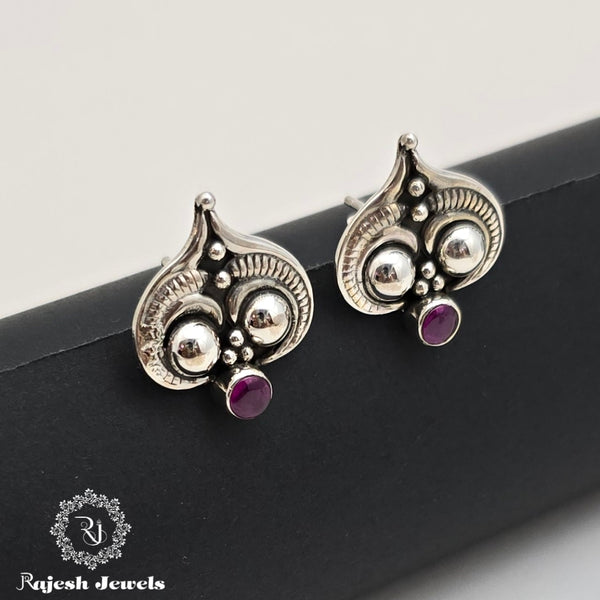 Mesmerizing Cutstone Stud Earrings