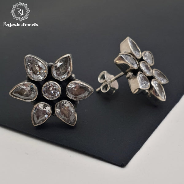 Sparkling Cutstone Stud Earring