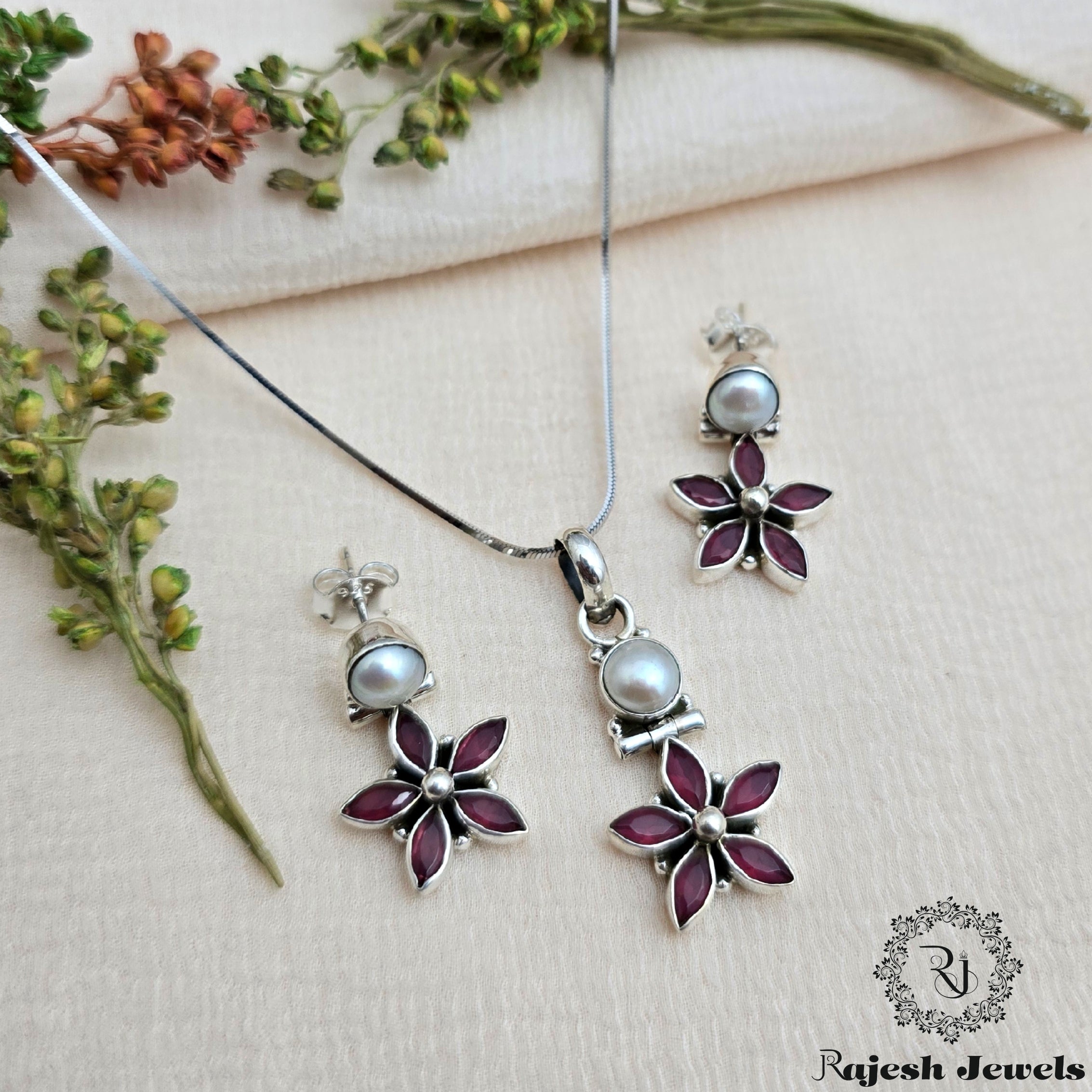 Radiant Cutstone Pendant Set
