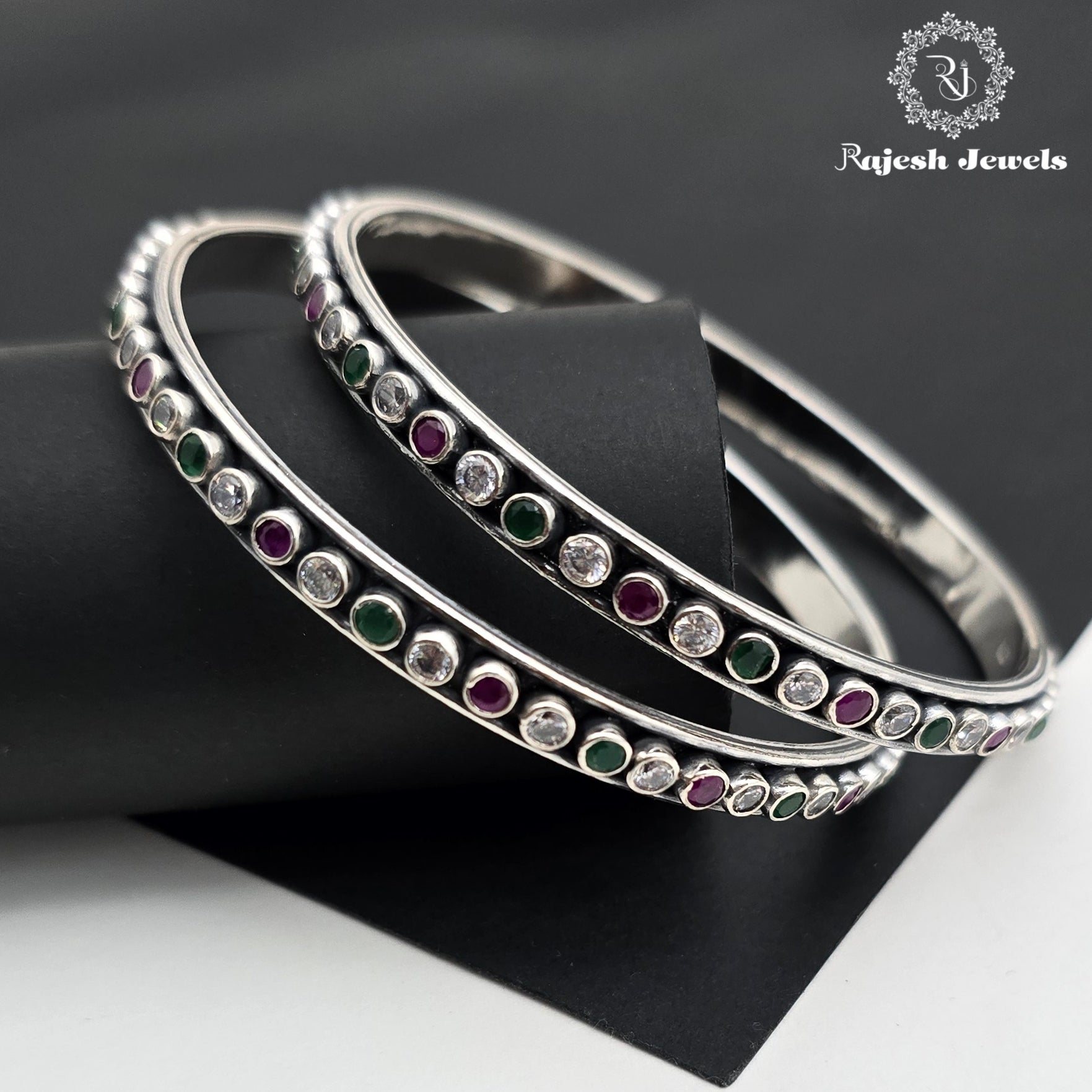 Fantastic Cutstone Bangle