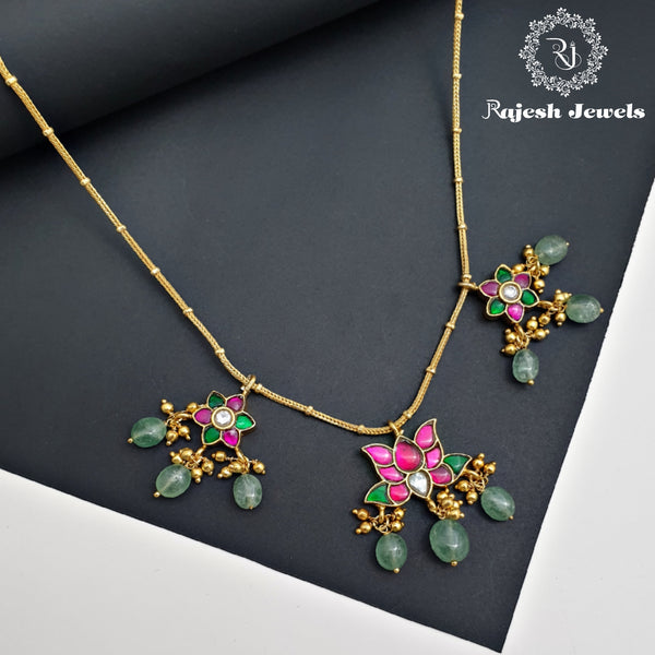 Scintillating Kundan Neckpiece