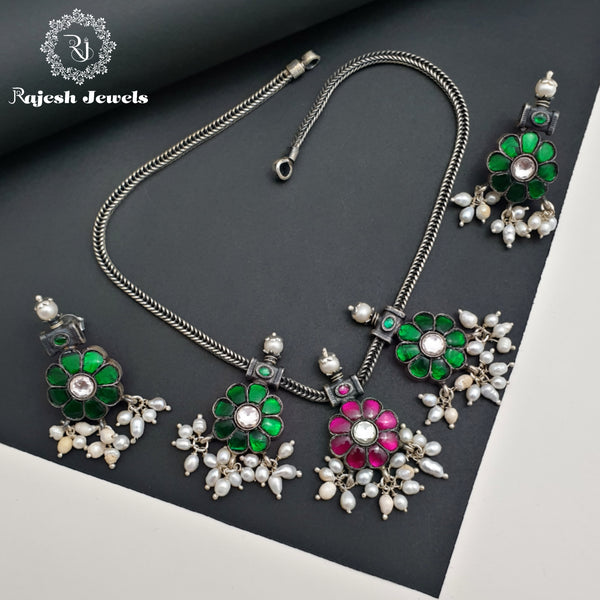 Spectacular Kundan Neckpiece