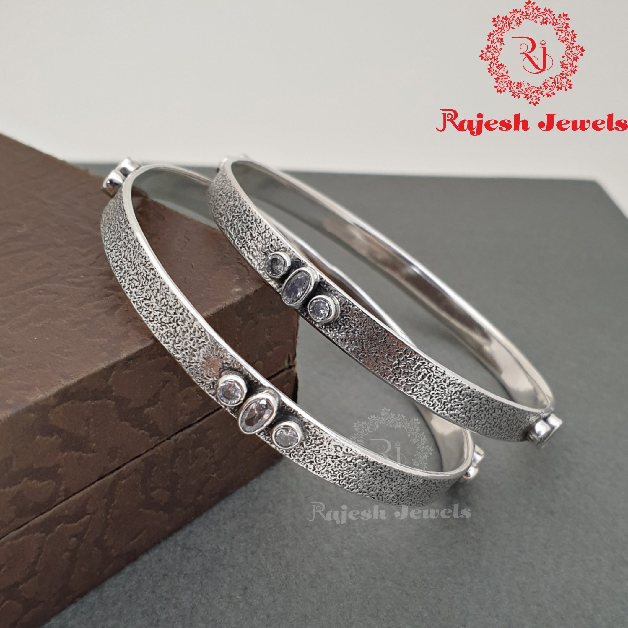 Flat Oval White Cutstone Bangles (Size-2.6)