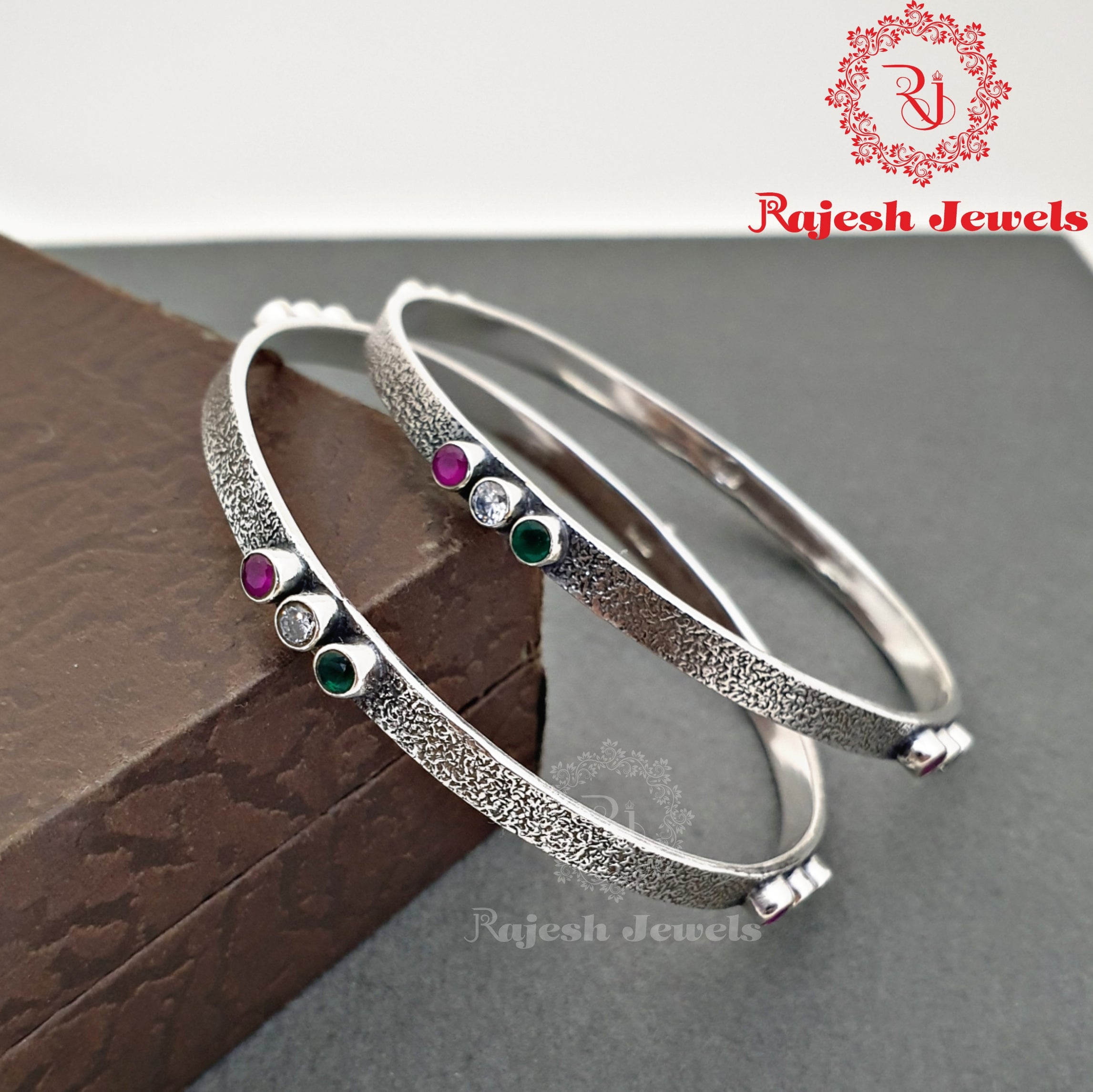 Flat Oxidised Cutstone Bangle (Size-2.4)