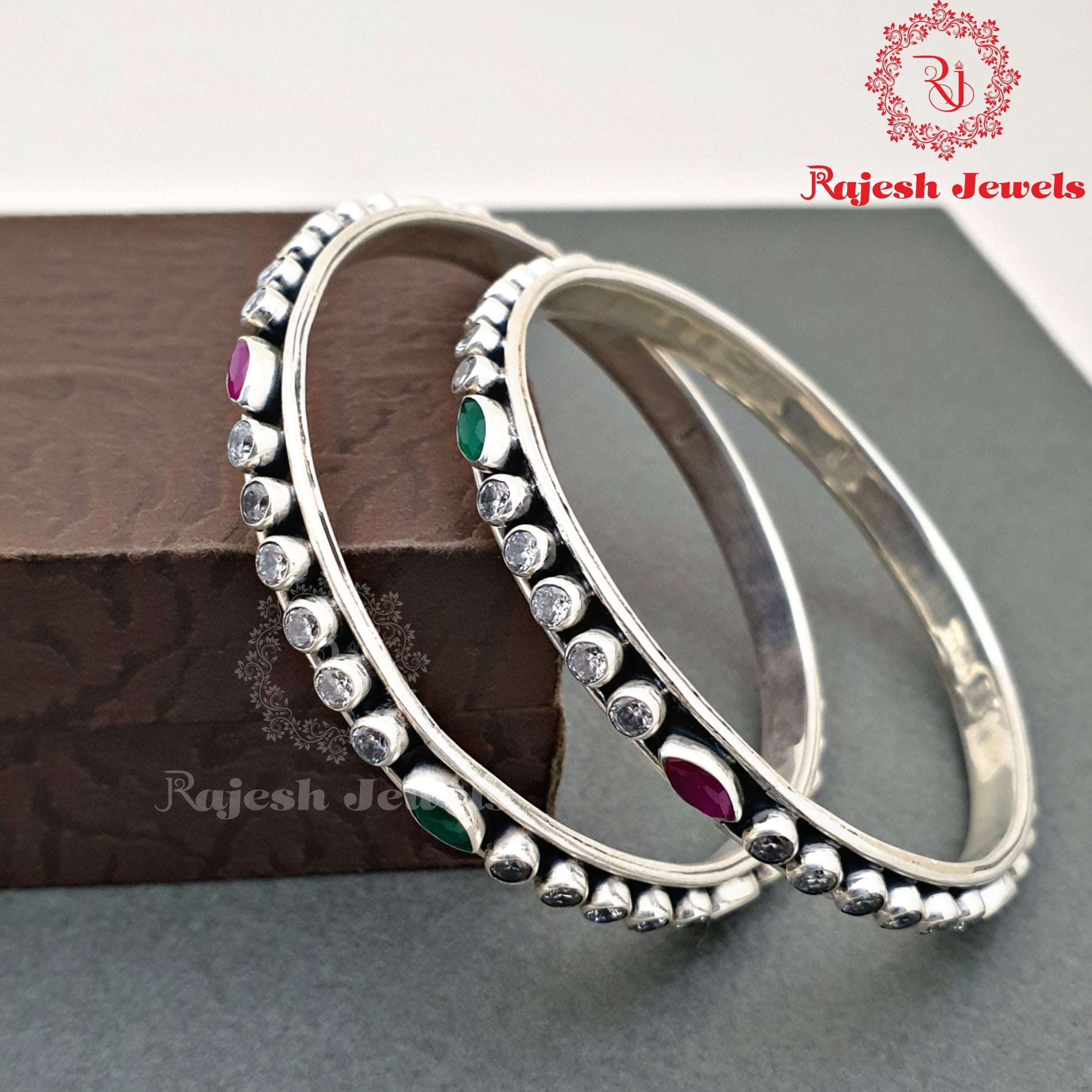 Elegent Oxidised Cutstone Bangle