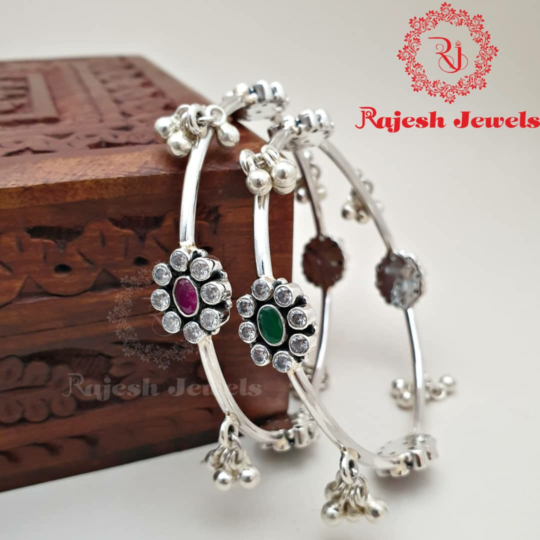 Floral Ghungroo Cutstone Bangle