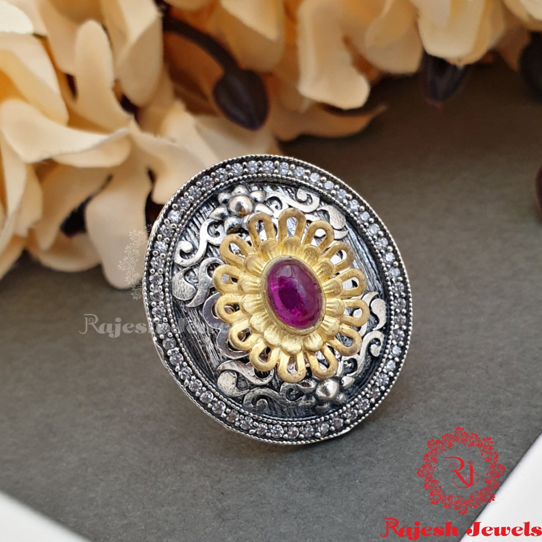 Filigree Cocktail Finger Ring