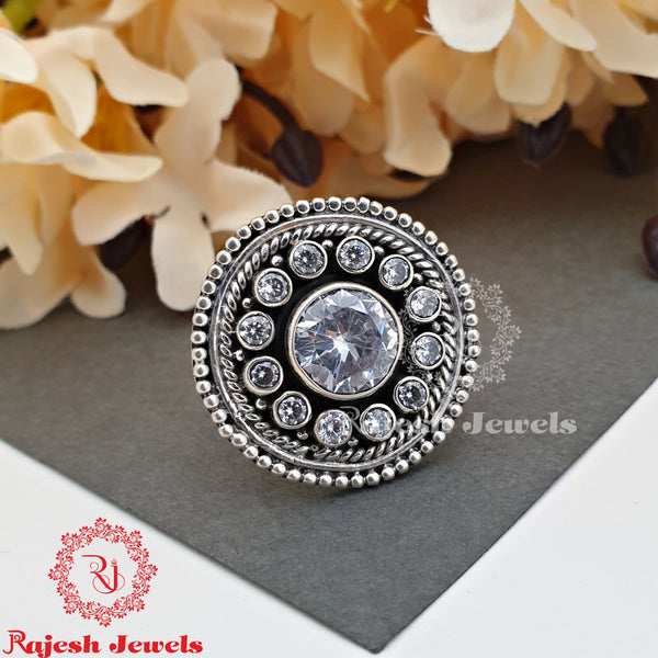 Scintillating Classic Floral Finger Ring