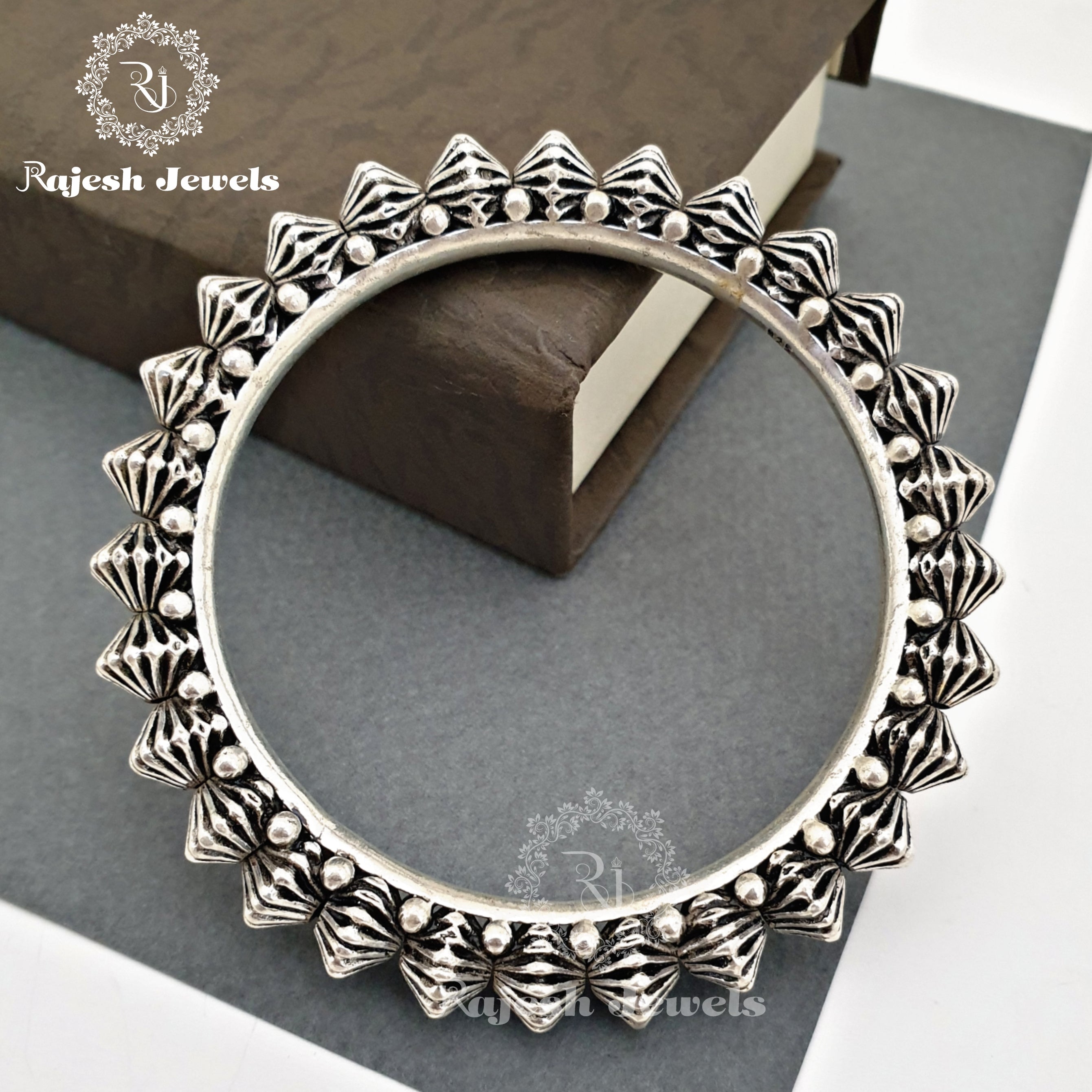 Prettify Silver Bangle