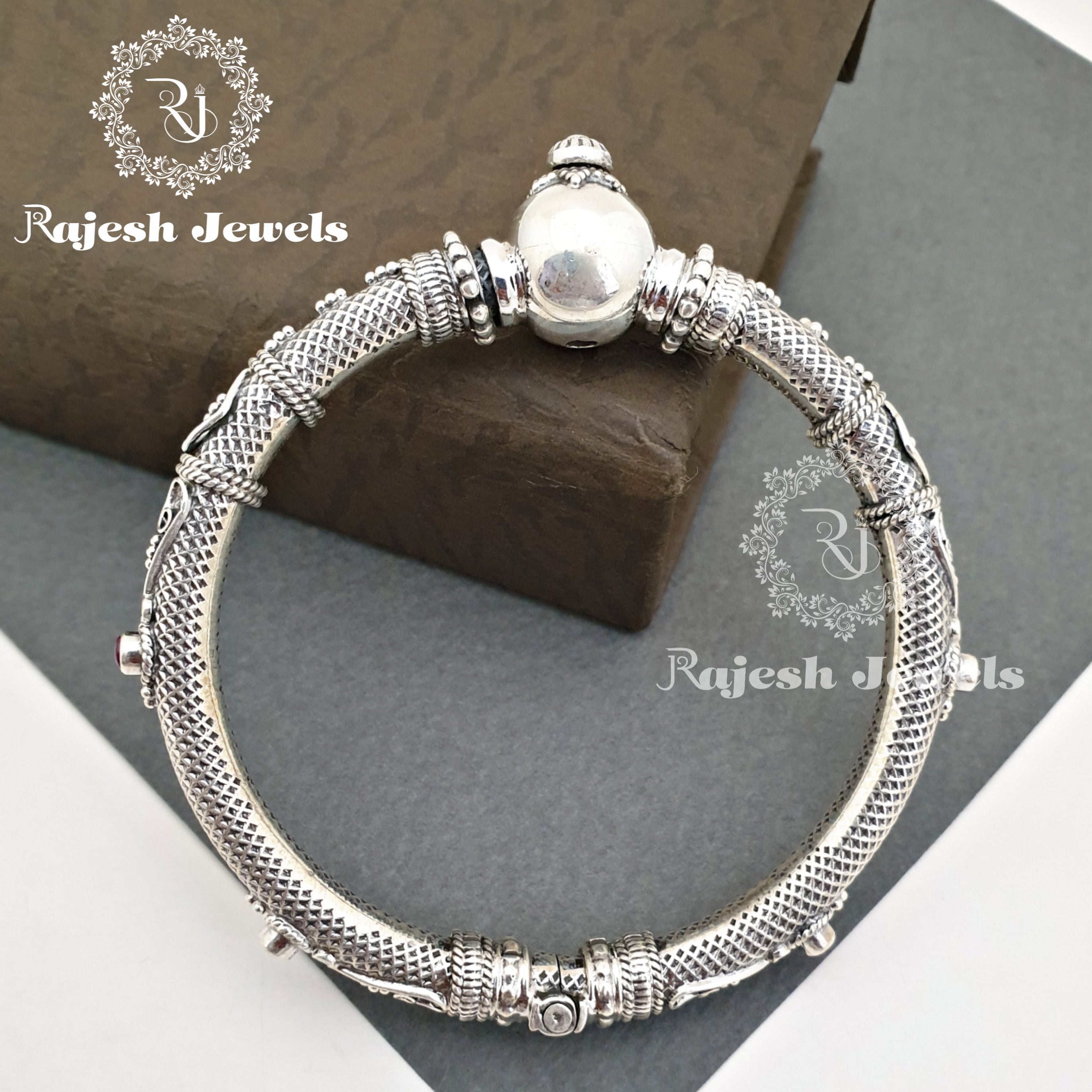 Intricated Vintage Single Kada