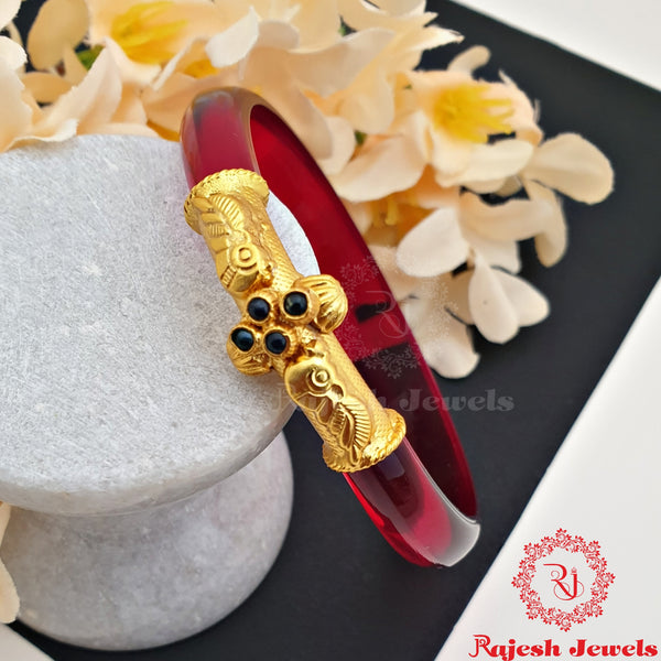 Alluring Gold Polished Bangle