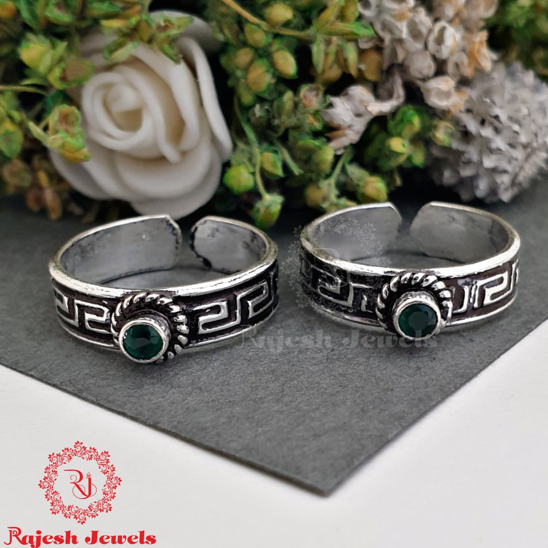 Green Cutstone Band Toerings