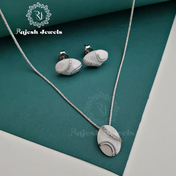 Cascading Oval Deisgn Pendant Set